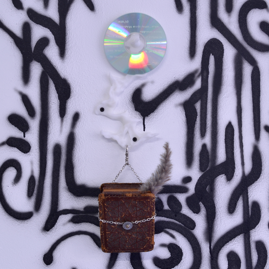 Coffret (partie de la série Tarnished Lost Touch)